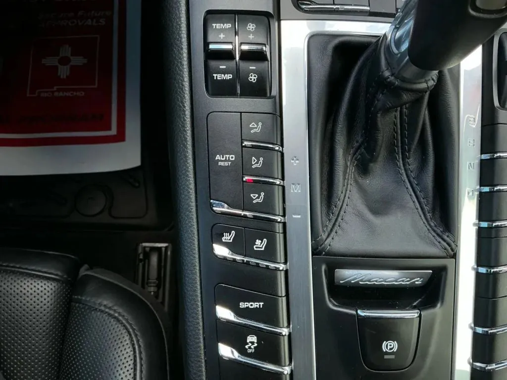 Porsche Macan photo 35