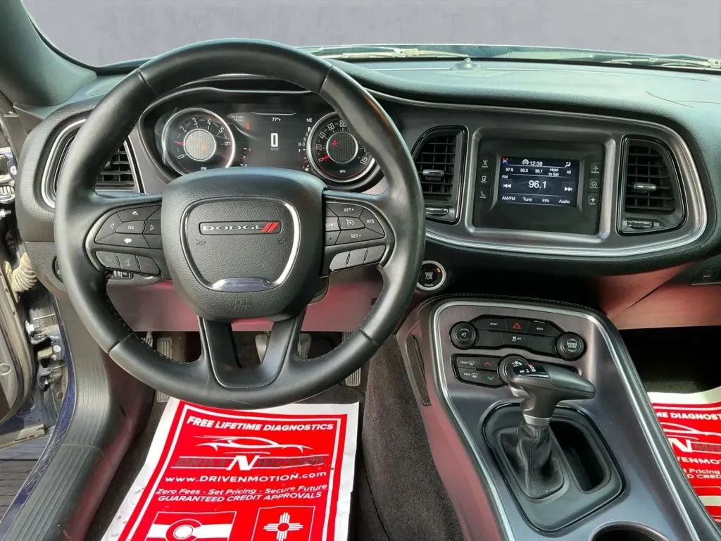 Dodge Challenger photo 15