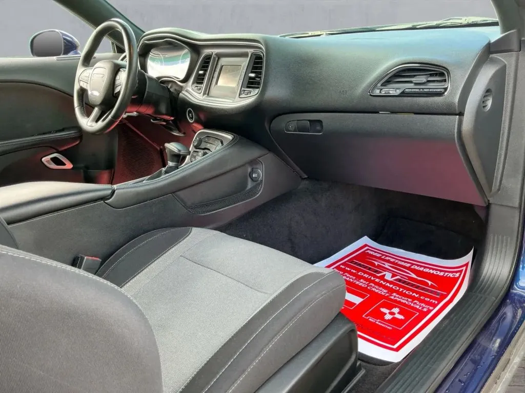 Dodge Challenger photo 19