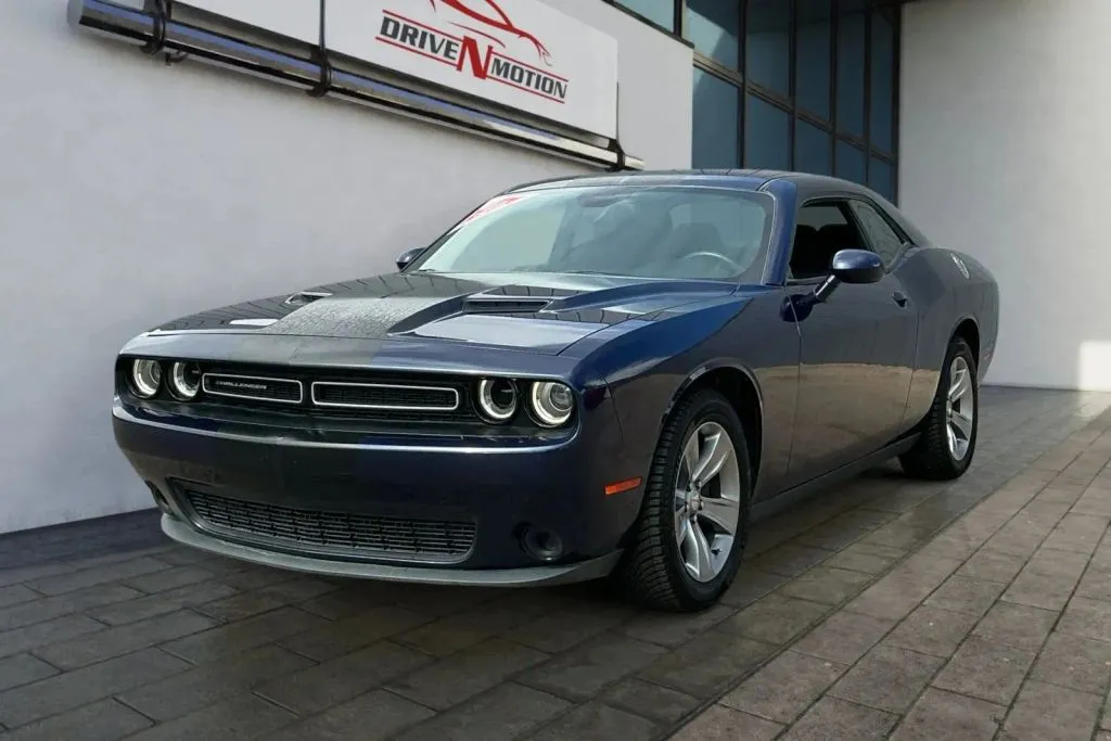 Dodge Challenger photo 8