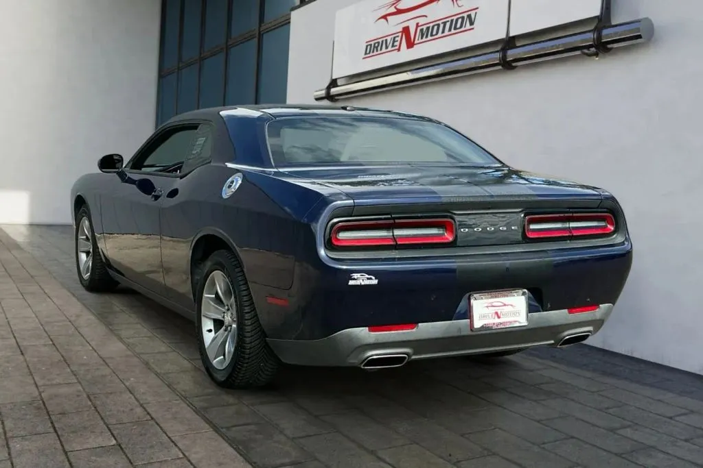 Dodge Challenger photo 7
