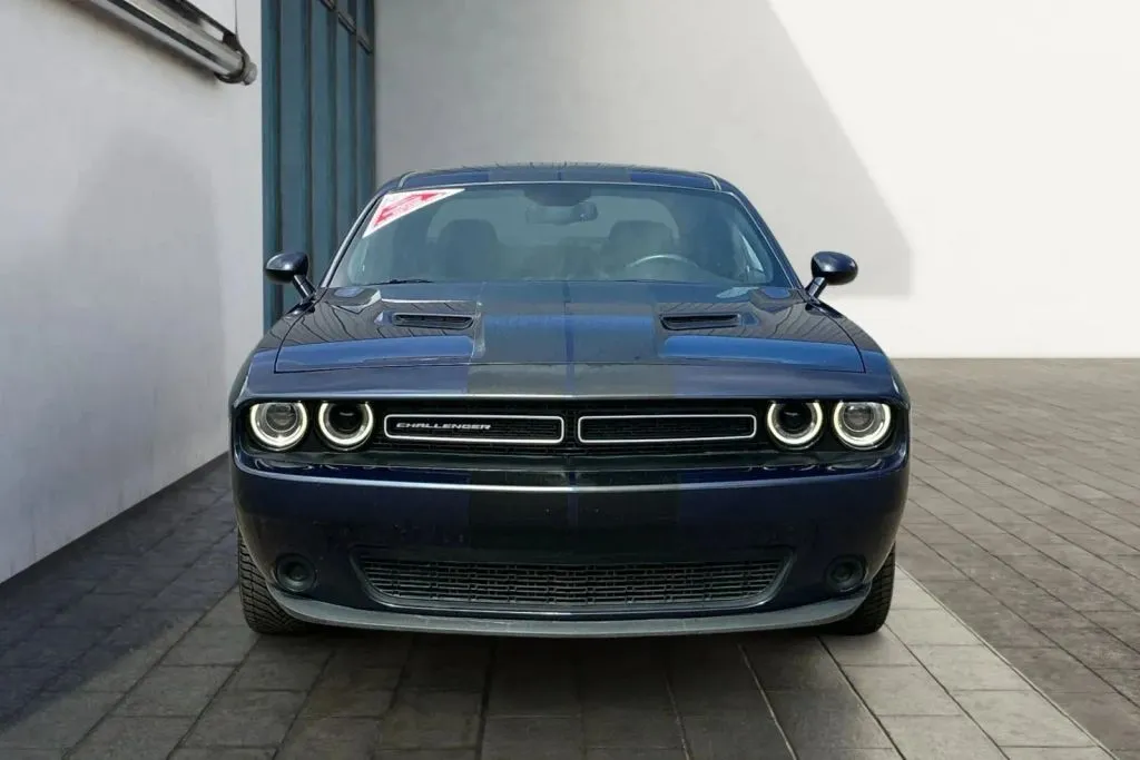 Dodge Challenger photo 9