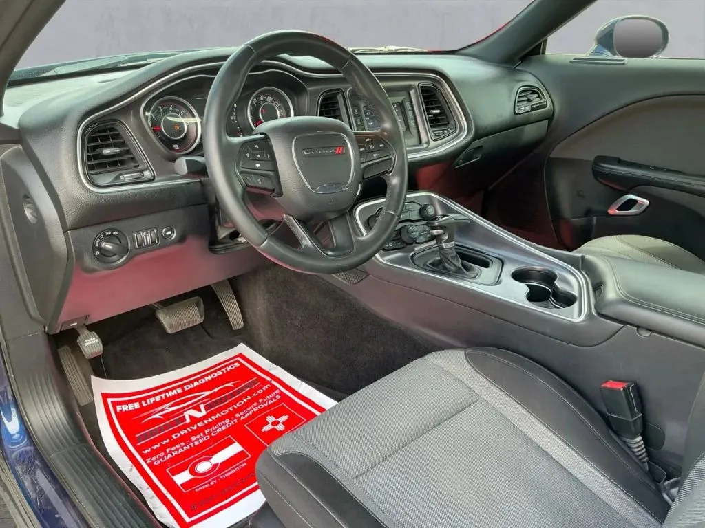 Dodge Challenger photo 13