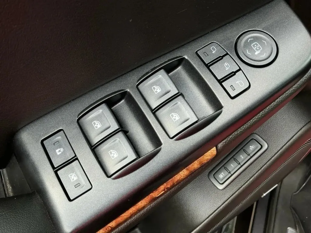 Chevrolet Tahoe photo 11