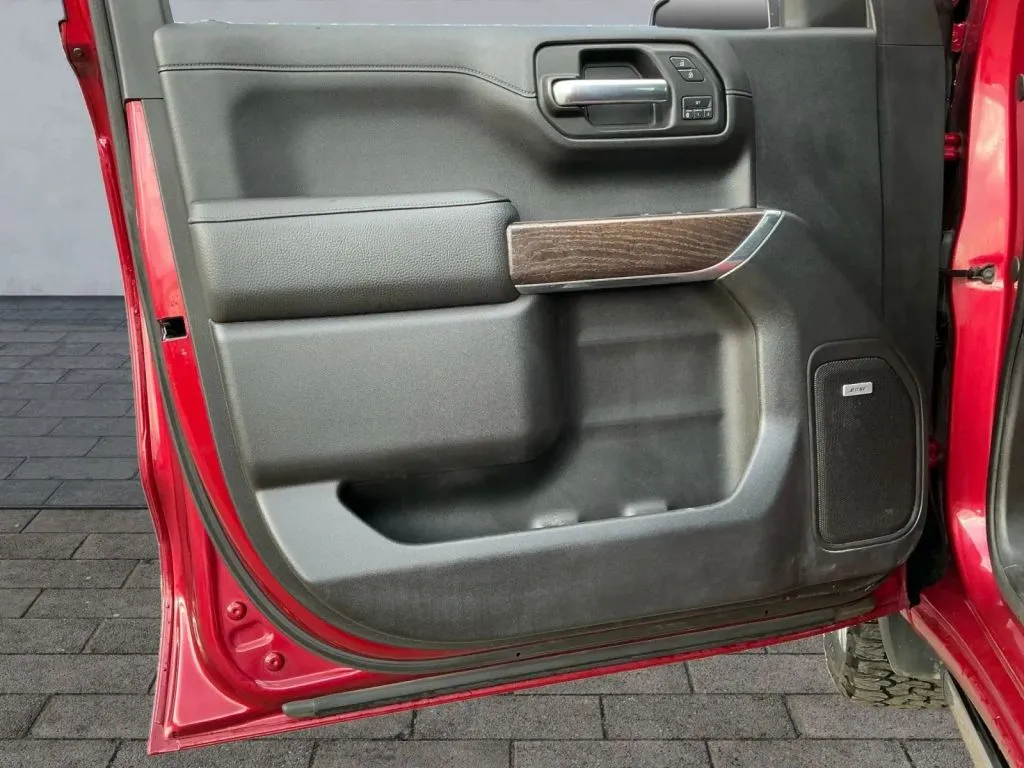 GMC Sierra photo 11