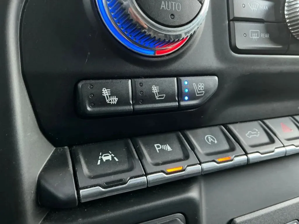 GMC Sierra photo 32