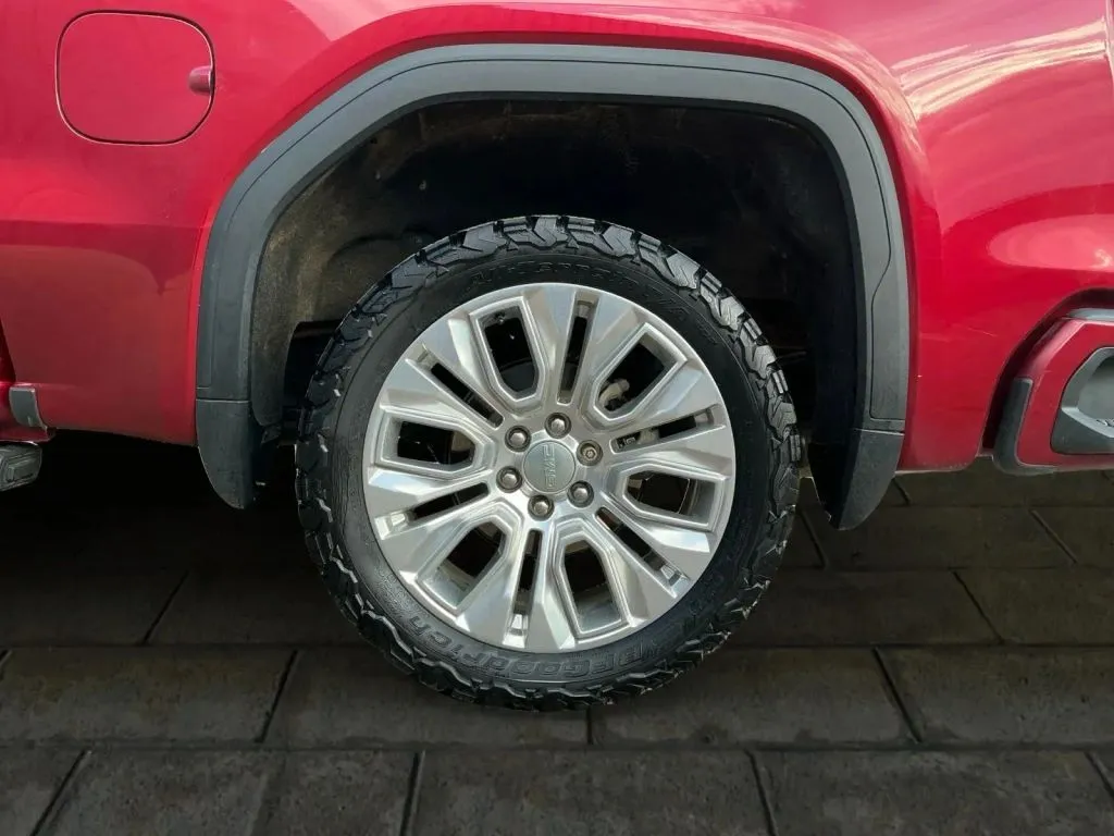 GMC Sierra photo 18