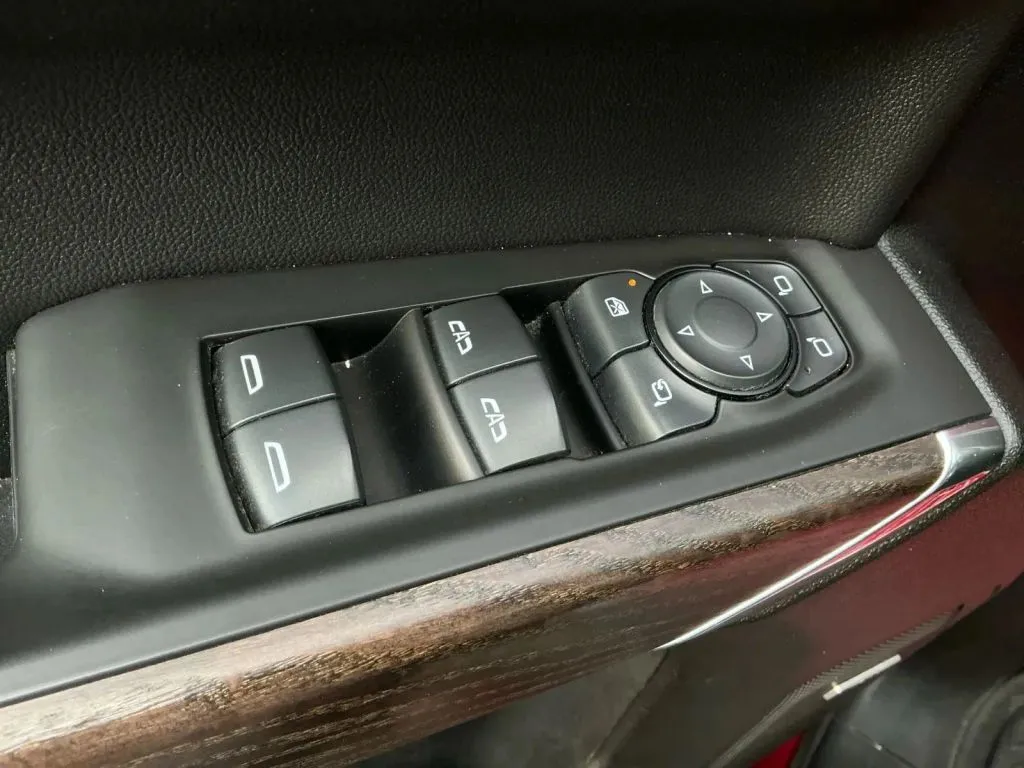 GMC Sierra photo 12