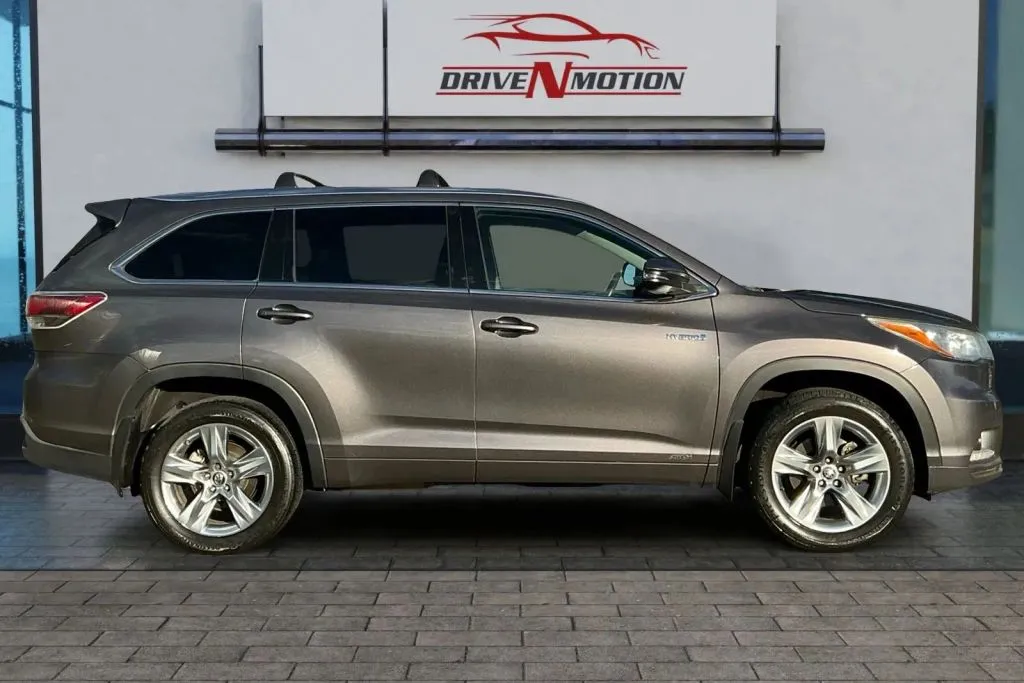 Another view of 2016 Toyota Highlander Limited Hybrid Sport Utility 4D for sale in Thornton, CO at Drive N-Motion Thornton
