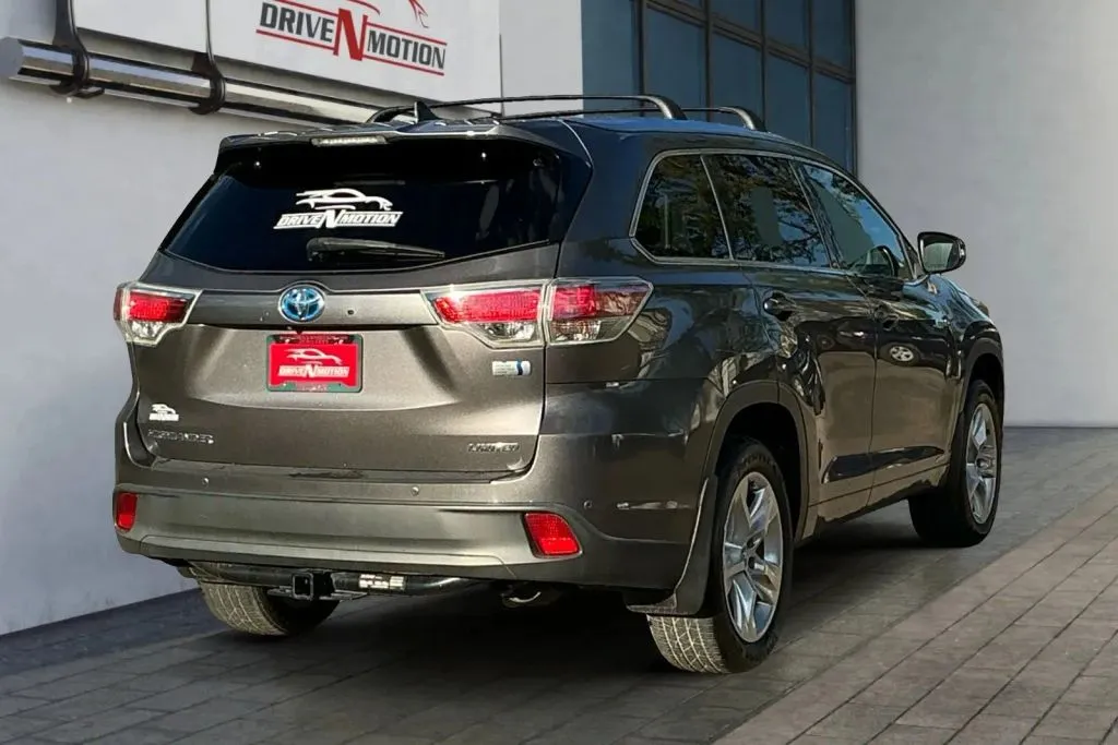 More photos of 2016 Toyota Highlander Limited Hybrid Sport Utility 4D at Drive N-Motion Thornton, CO