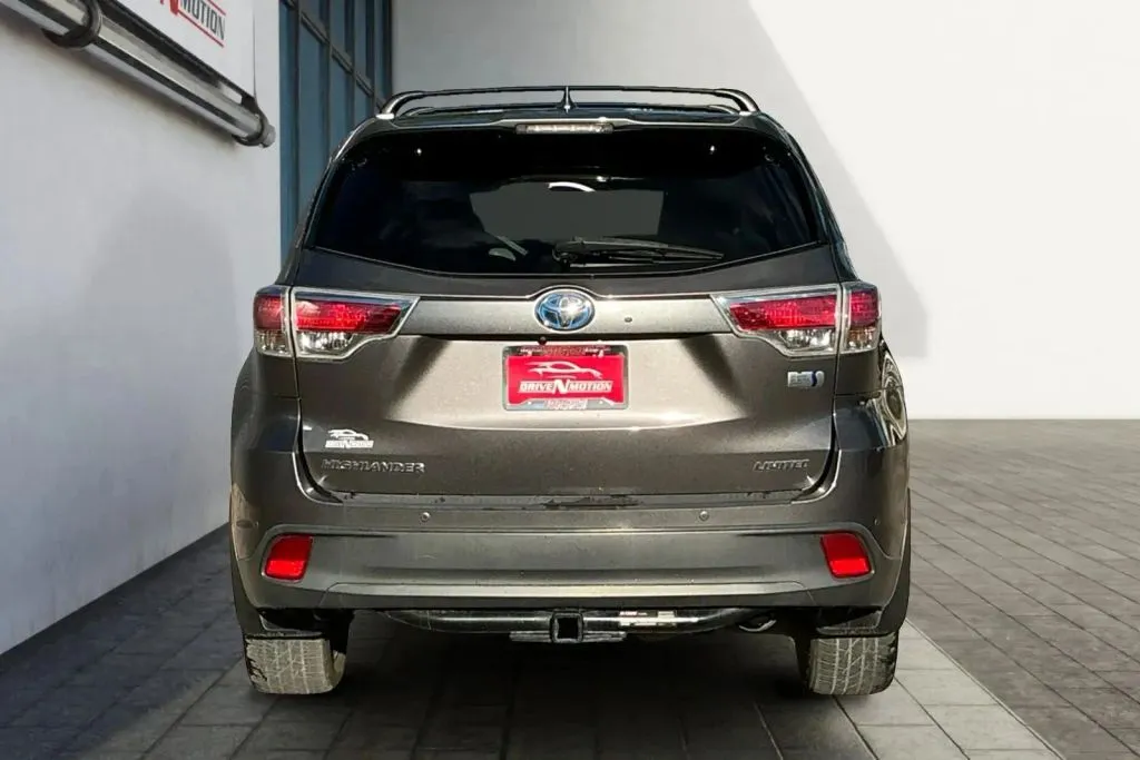 More photos of 2016 Toyota Highlander Limited Hybrid Sport Utility 4D at Drive N-Motion Thornton, CO