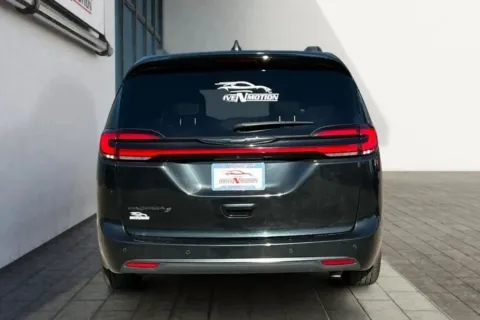 More photos of 2021 Chrysler Pacifica Touring L Minivan 4D at Drive N-Motion Thornton, CO
