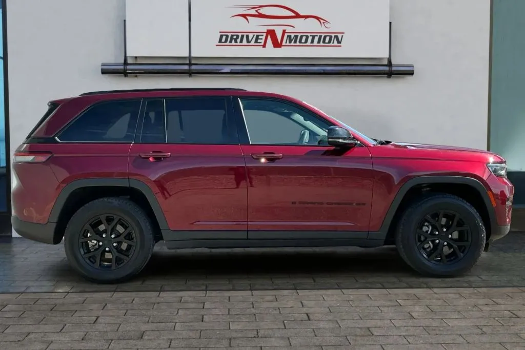 Another view of 2024 Jeep Grand Cherokee Altitude Sport Utility 4D for sale in Thornton, CO at Drive N-Motion Thornton