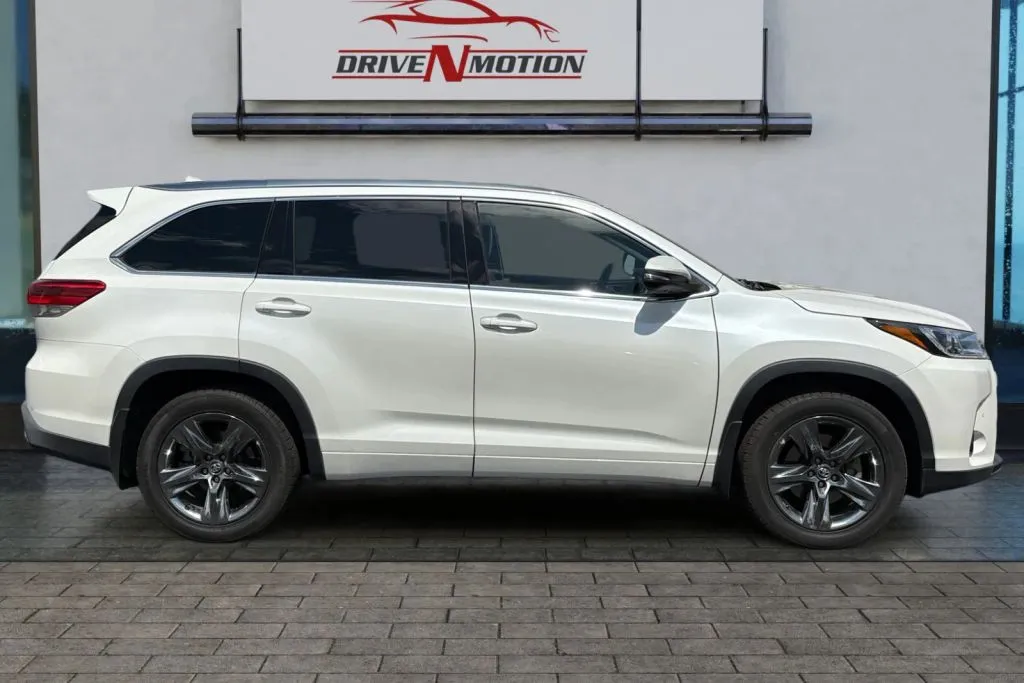 Another view of 2019 Toyota Highlander Limited Platinum Sport Utility 4D for sale in Thornton, CO at Drive N-Motion Thornton