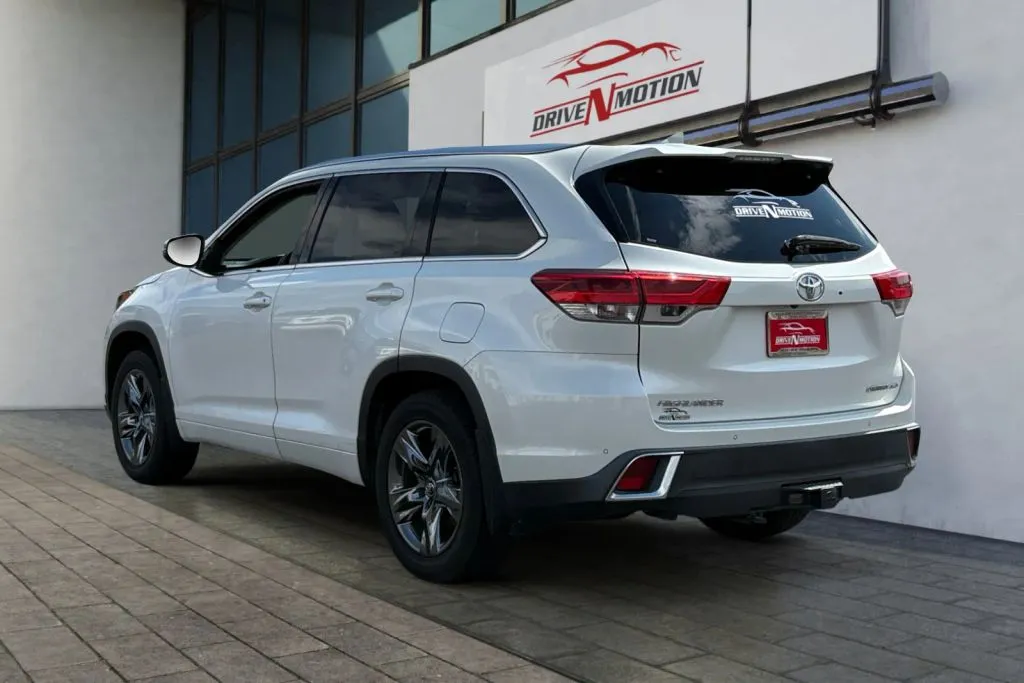 More photos of 2019 Toyota Highlander Limited Platinum Sport Utility 4D at Drive N-Motion Thornton, CO