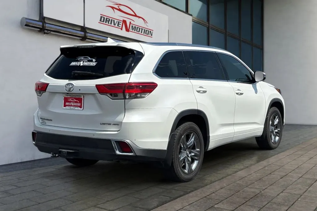 Another view of 2019 Toyota Highlander Limited Platinum Sport Utility 4D for sale in Thornton, CO at Drive N-Motion Thornton