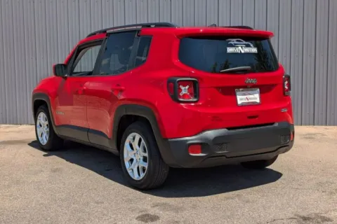 More photos of 2018 Jeep Renegade Latitude Sport Utility 4D at Drive N-Motion Thornton, CO