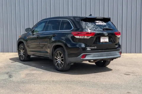 More photos of 2018 Toyota Highlander SE Sport Utility 4D at Drive N-Motion Thornton, CO