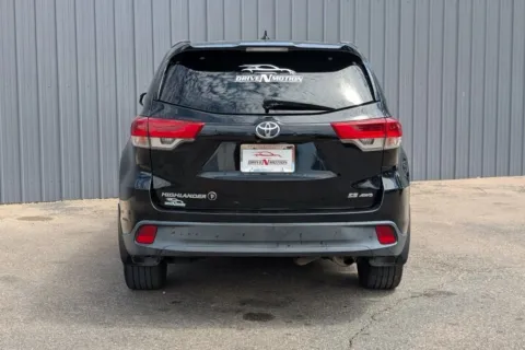 More photos of 2018 Toyota Highlander SE Sport Utility 4D at Drive N-Motion Thornton, CO