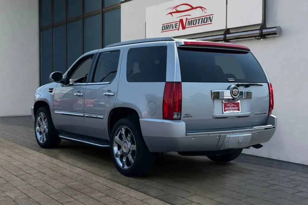 More photos of 2013 Cadillac Escalade Luxury Sport Utility 4D at Drive N-Motion Thornton, CO