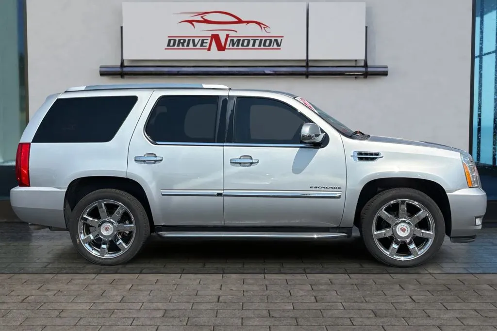 Another view of 2013 Cadillac Escalade Luxury Sport Utility 4D for sale in Thornton, CO at Drive N-Motion Thornton