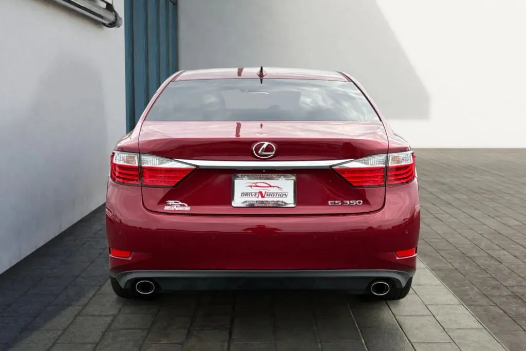 More photos of 2015 Lexus ES 350 Sedan 4D at Drive N-Motion Thornton, CO