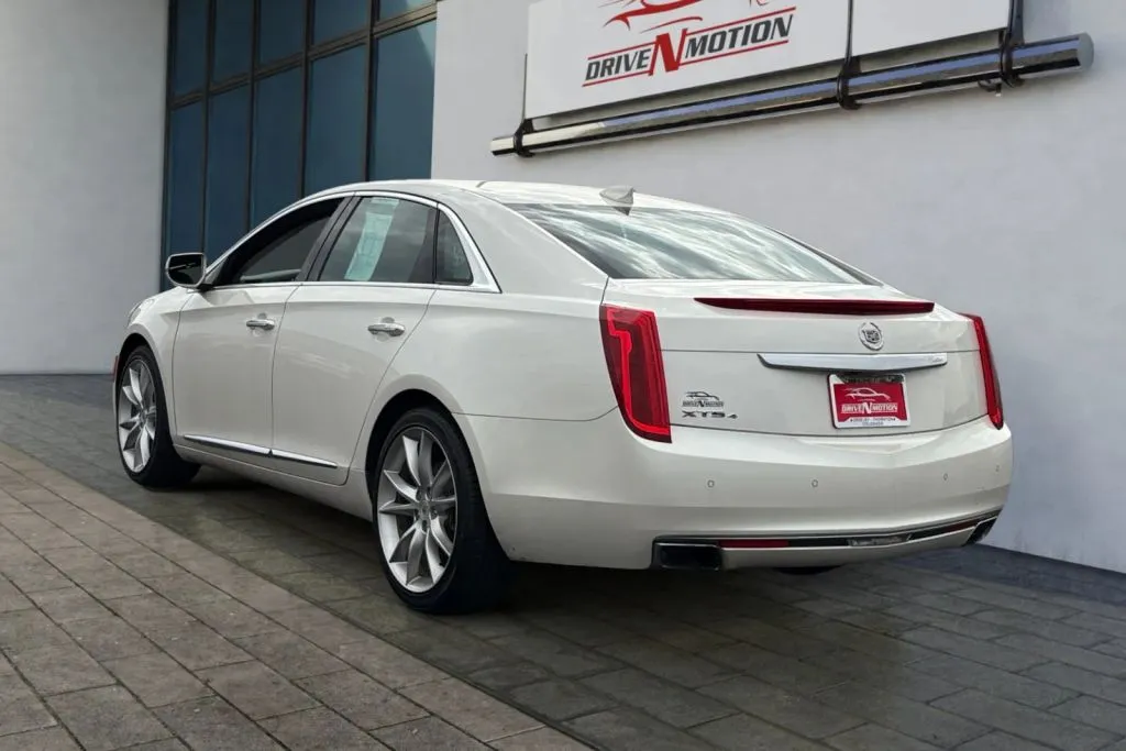 More photos of 2015 Cadillac XTS Premium Collection Sedan 4D at Drive N-Motion Thornton, CO