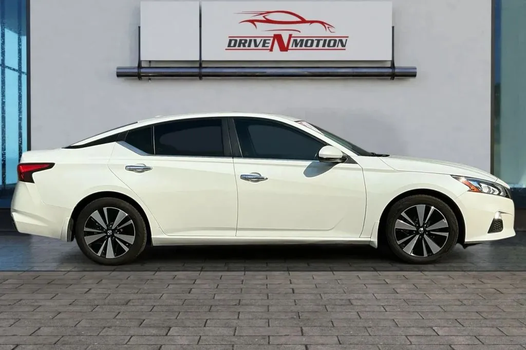Another view of 2021 Nissan Altima 2.5 SV Sedan 4D for sale in Thornton, CO at Drive N-Motion Thornton