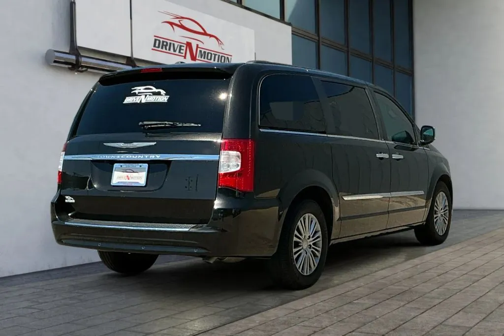 Another view of 2014 Chrysler Town & Country Touring-L Minivan 4D for sale in Thornton, CO at Drive N-Motion Thornton