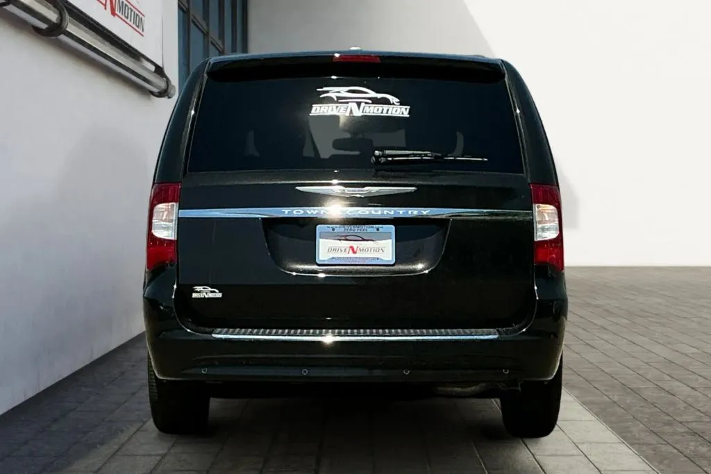 More photos of 2014 Chrysler Town & Country Touring-L Minivan 4D at Drive N-Motion Thornton, CO