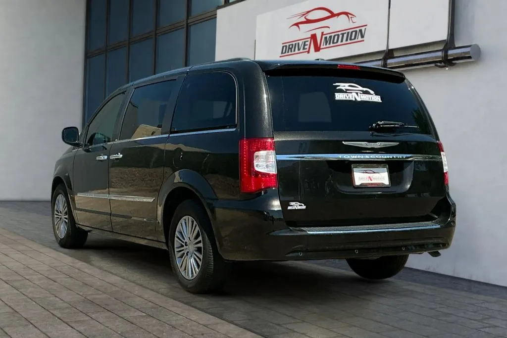 More photos of 2014 Chrysler Town & Country Touring-L Minivan 4D at Drive N-Motion Thornton, CO
