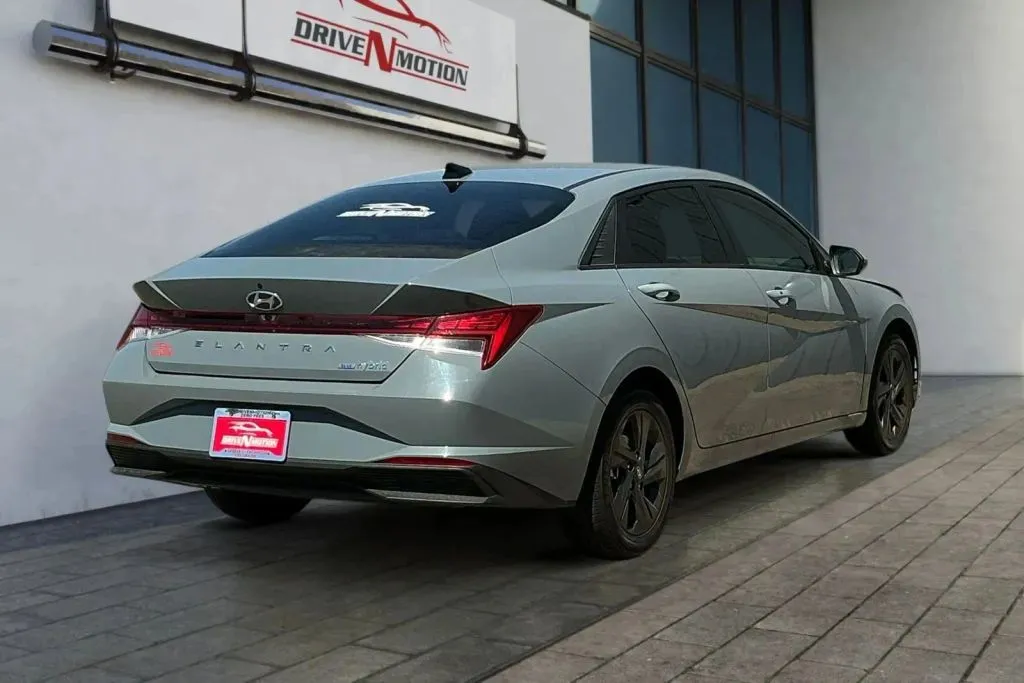 More photos of 2021 Hyundai Elantra SEL HEV Sedan 4D at Drive N-Motion Thornton, CO
