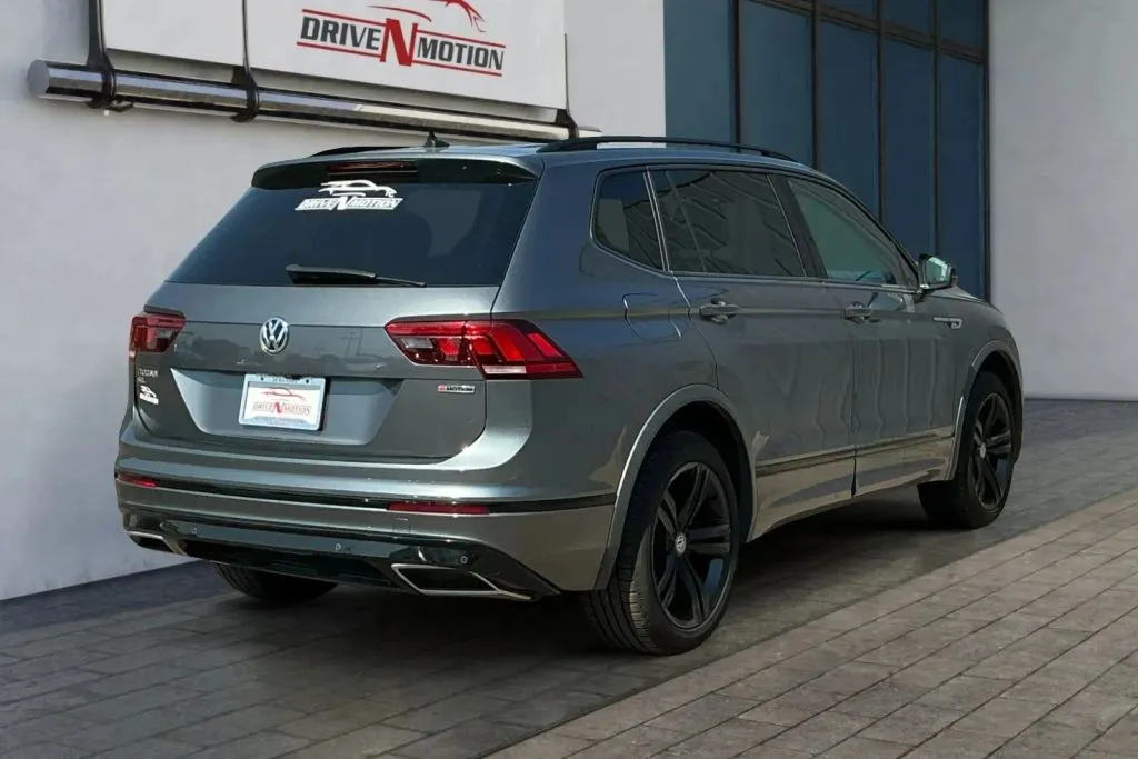 More photos of 2019 Volkswagen Tiguan 2.0T SEL R-Line Jet-Black 4Motion Sport Utility 4D at Drive N-Motion Thornton, CO