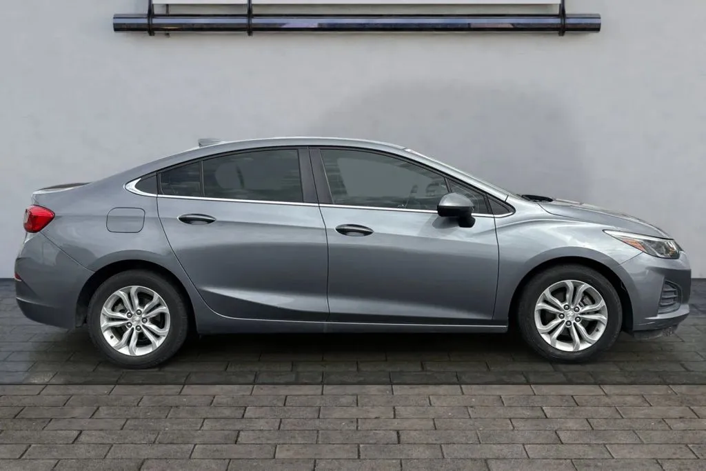 Another view of 2019 Chevrolet Cruze LT Sedan 4D for sale in Thornton, CO at Drive N-Motion Thornton