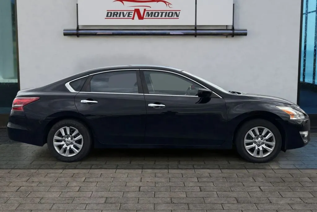 Another view of 2013 Nissan Altima 2.5 Sedan 4D for sale in Thornton, CO at Drive N-Motion Thornton
