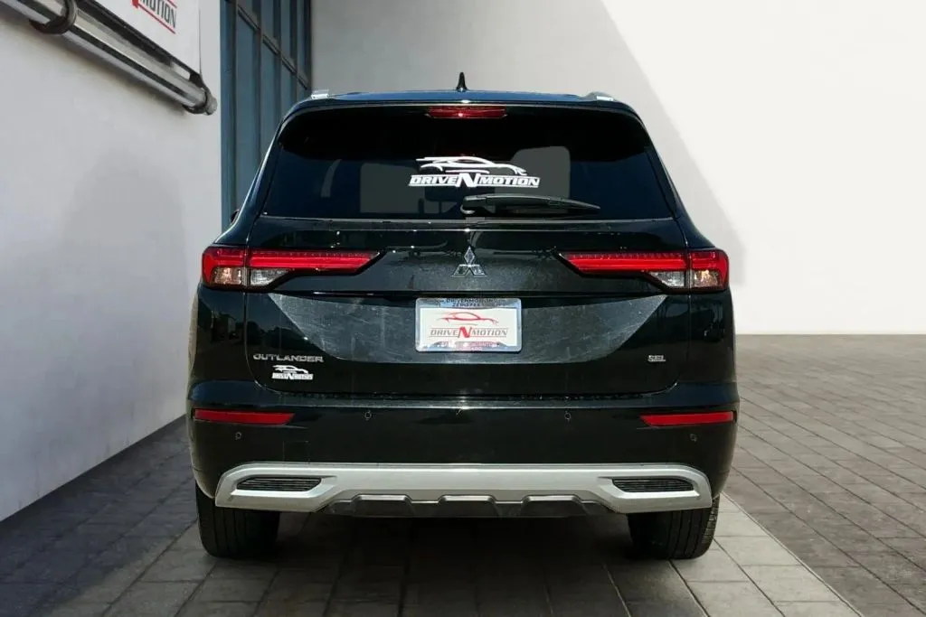 More photos of 2022 Mitsubishi Outlander SEL Sport Utility 4D at Drive N-Motion Thornton, CO