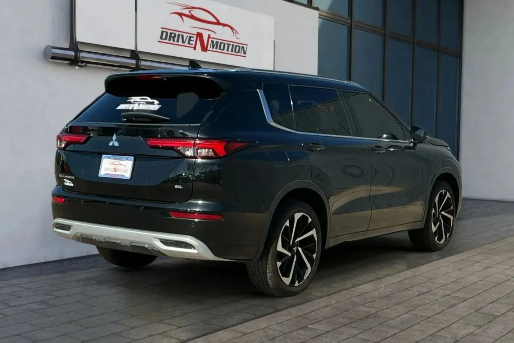 More photos of 2022 Mitsubishi Outlander SEL Sport Utility 4D at Drive N-Motion Thornton, CO