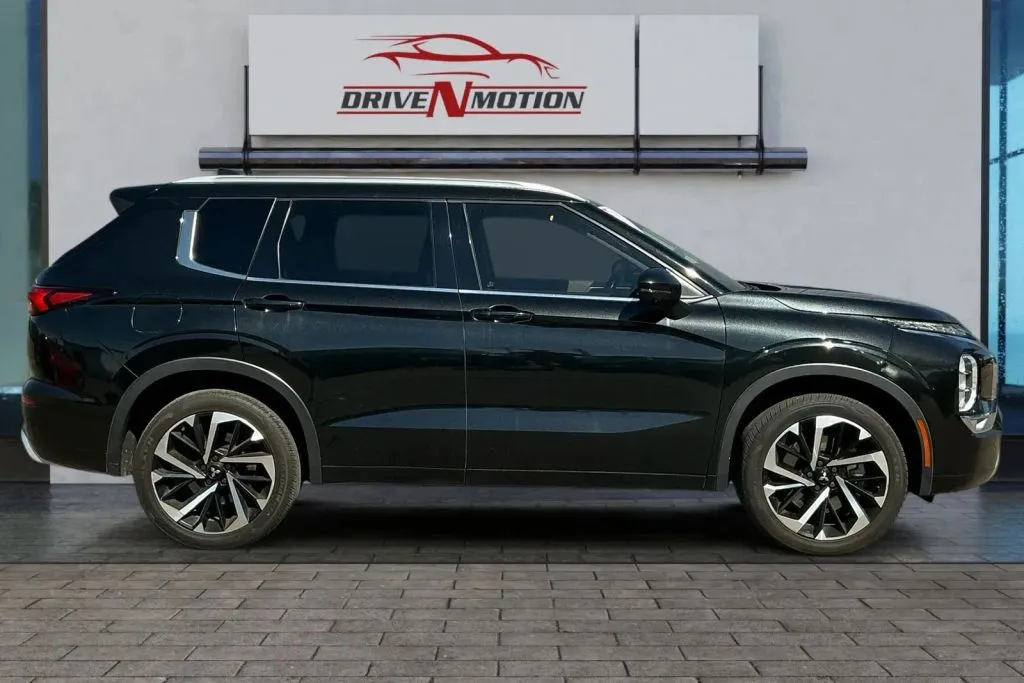 Another view of 2022 Mitsubishi Outlander SEL Sport Utility 4D for sale in Thornton, CO at Drive N-Motion Thornton