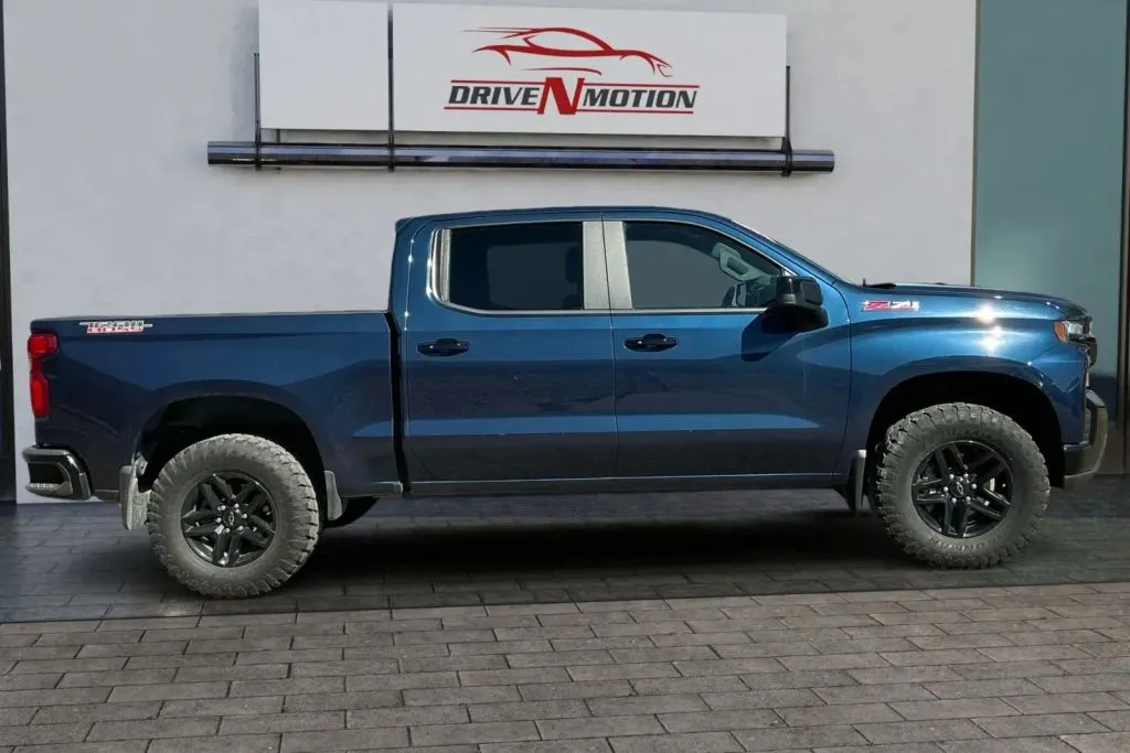 Another view of 2019 Chevrolet Silverado 1500 Crew Cab LT Trail Boss Pickup 4D 5 3/4 ft for sale in Thornton, CO at Drive N-Motion Thornton