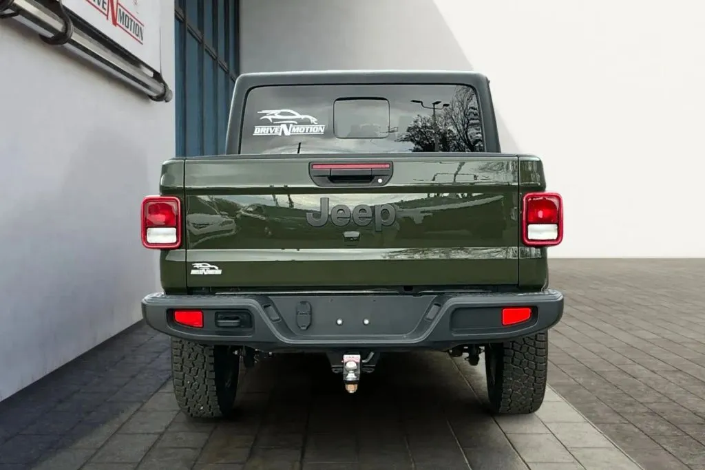 More photos of 2022 Jeep Gladiator Sport S Pickup 4D 5 ft at Drive N-Motion Thornton, CO