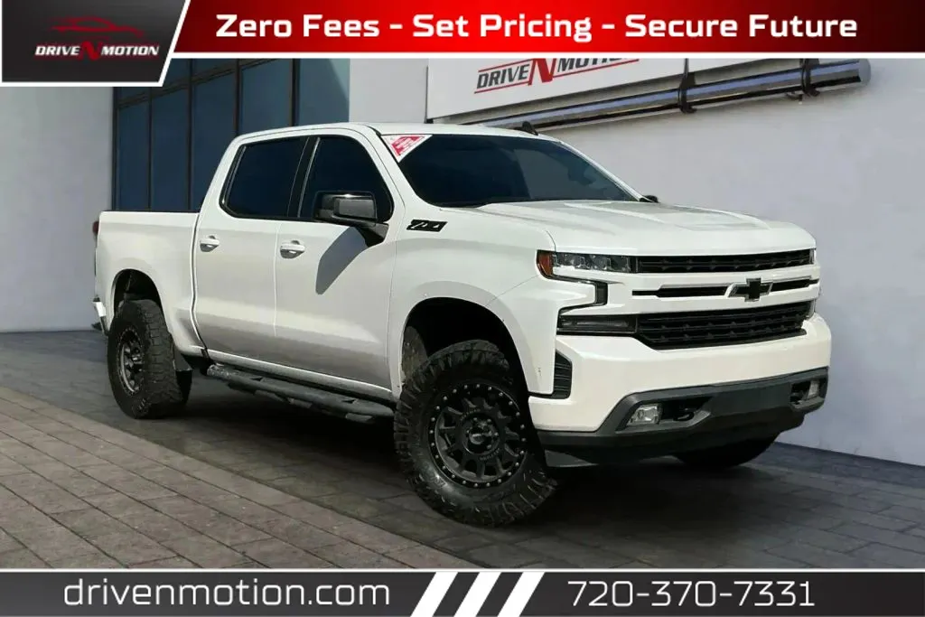 White 2019 Chevrolet Silverado 1500 Crew Cab RST Pickup 4D 5 3/4 ft for sale in Thornton, CO
