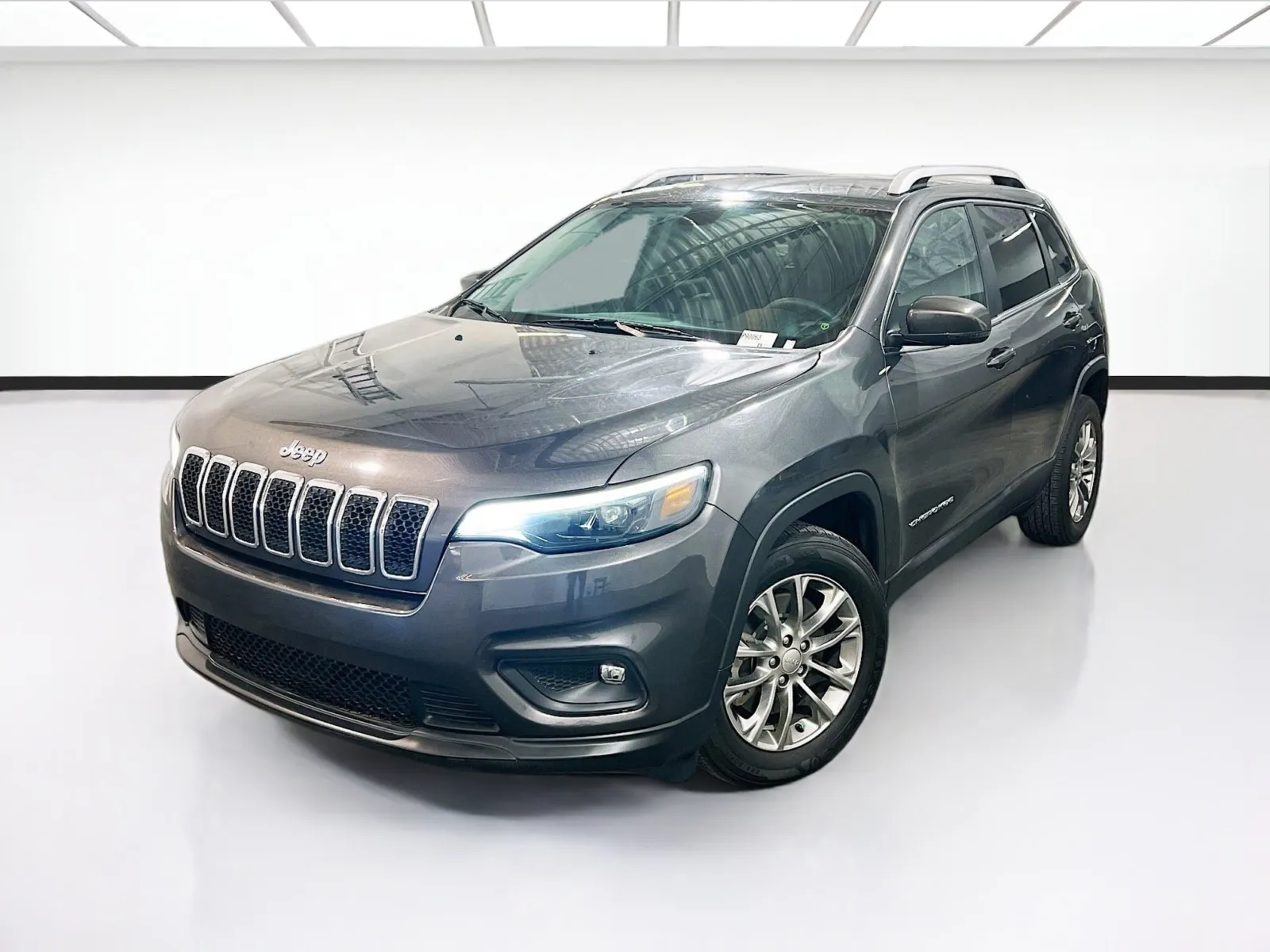 Gray 2020 Jeep Cherokee Latitude Plus for sale in Chandler, AZ