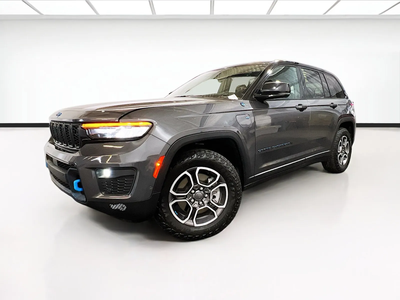 Gray 2022 Jeep Grand Cherokee 4xe Trailhawk for sale in Chandler, AZ