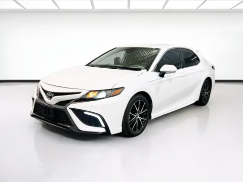 White 2022 Toyota Camry SE for sale in Chandler, AZ