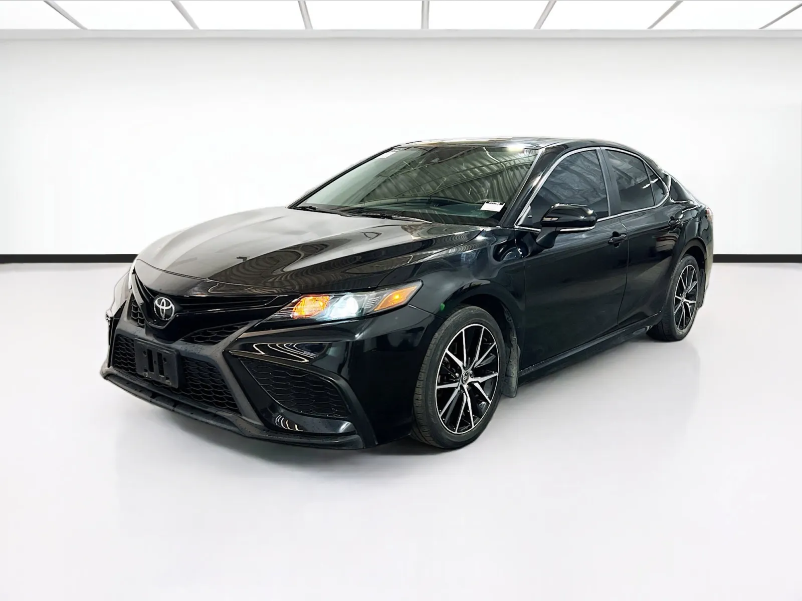 Black 2021 Toyota Camry SE for sale in Chandler, AZ