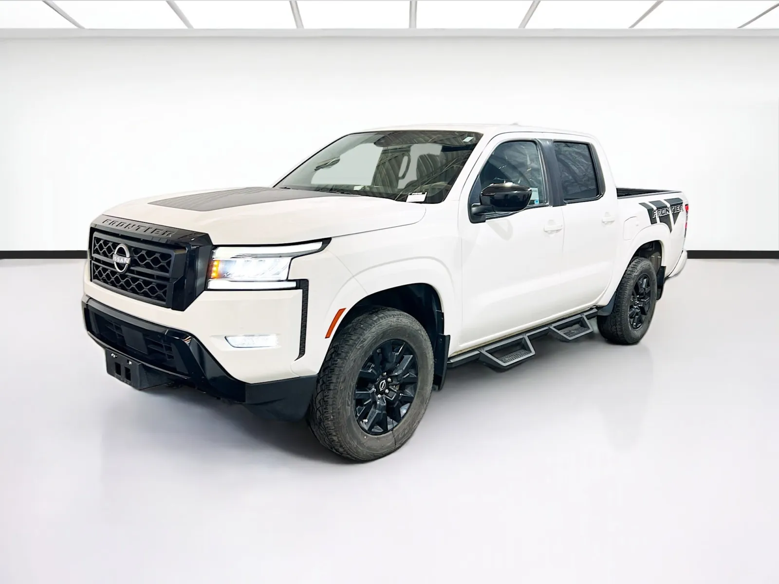 White 2023 Nissan Frontier SV for sale in Chandler, AZ