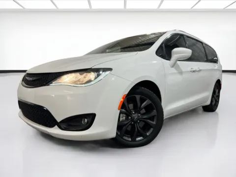 White 2020 Chrysler Pacifica Touring for sale in Chandler, AZ