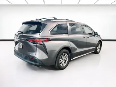 More photos of 2022 Toyota Sienna LE at STG Auto Group of Chandler, AZ