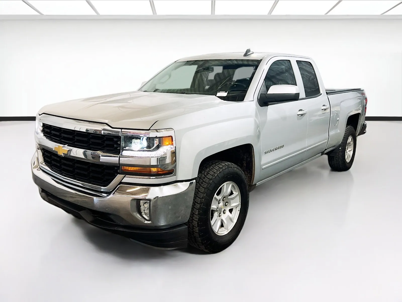 Silver 2017 Chevrolet Silverado 1500 LT for sale in Chandler, AZ
