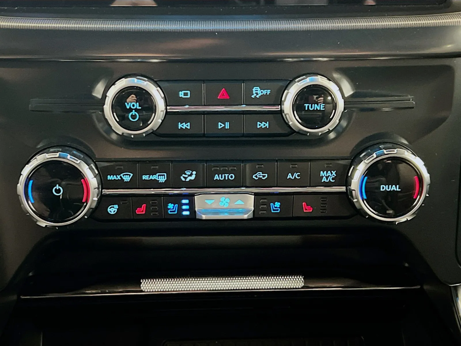 2025 Ford F-150 Platinum - Photo 12